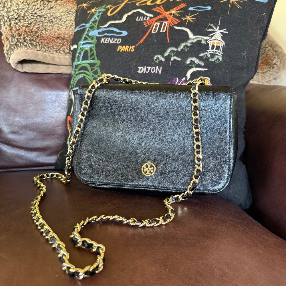Tory Burch Crossbody or shoulder Bag with Gold Chain.